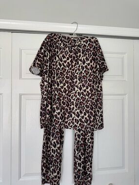 Leopard Print Women’s Pajama Set - Beige & Brown